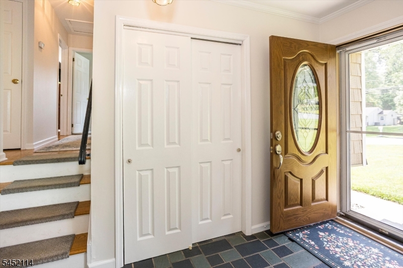 10 Holly Dr