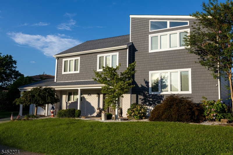 18 Robinhood Dr