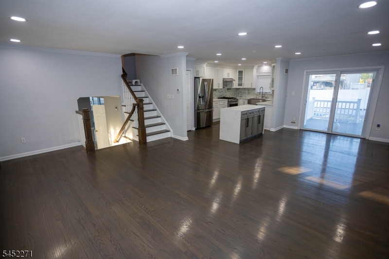 18 Robinhood Dr