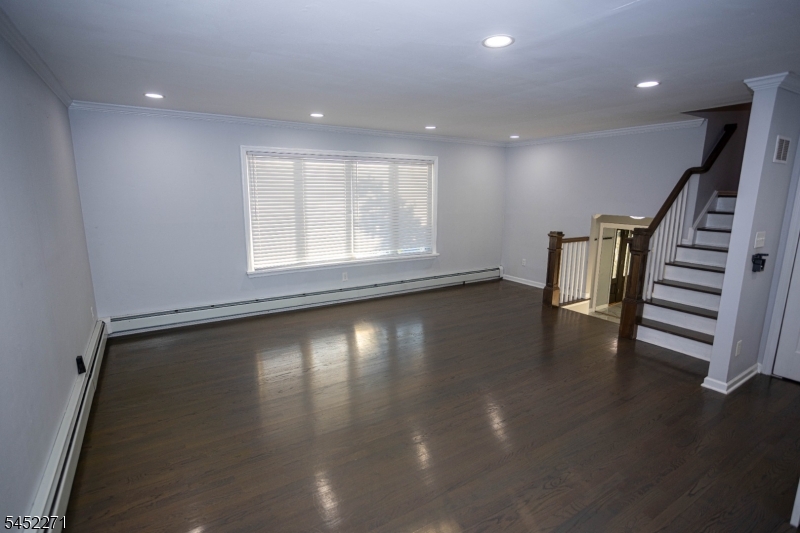 18 Robinhood Dr
