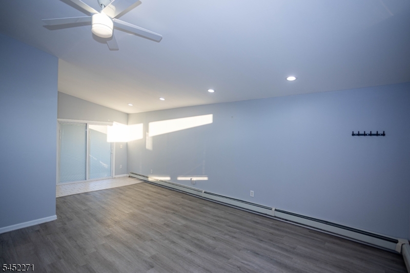 18 Robinhood Dr