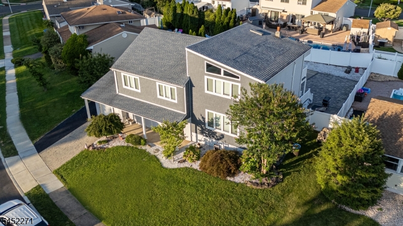 18 Robinhood Dr