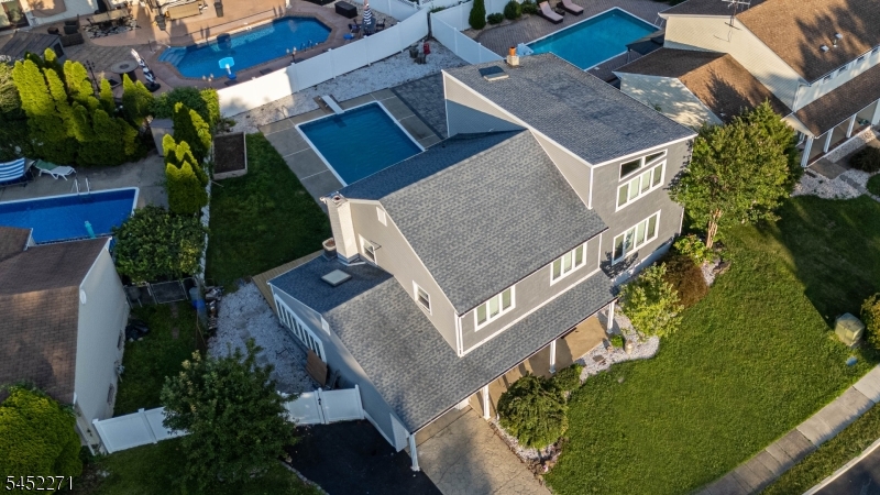 18 Robinhood Dr