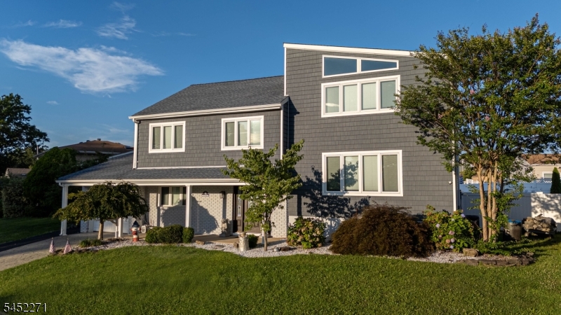18 Robinhood Dr