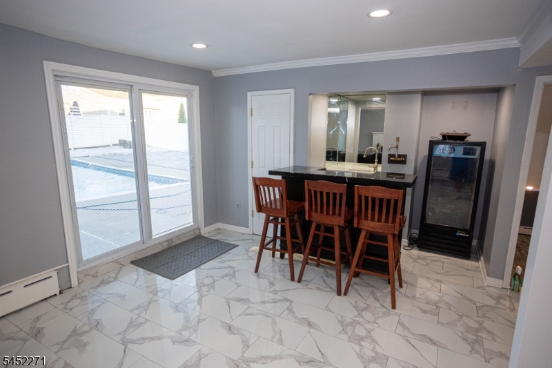 18 Robinhood Dr