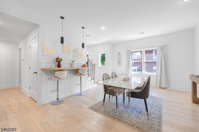203 Queen Anne Rd