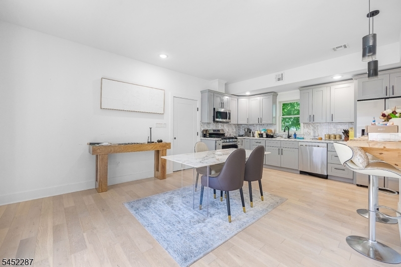 203 Queen Anne Rd