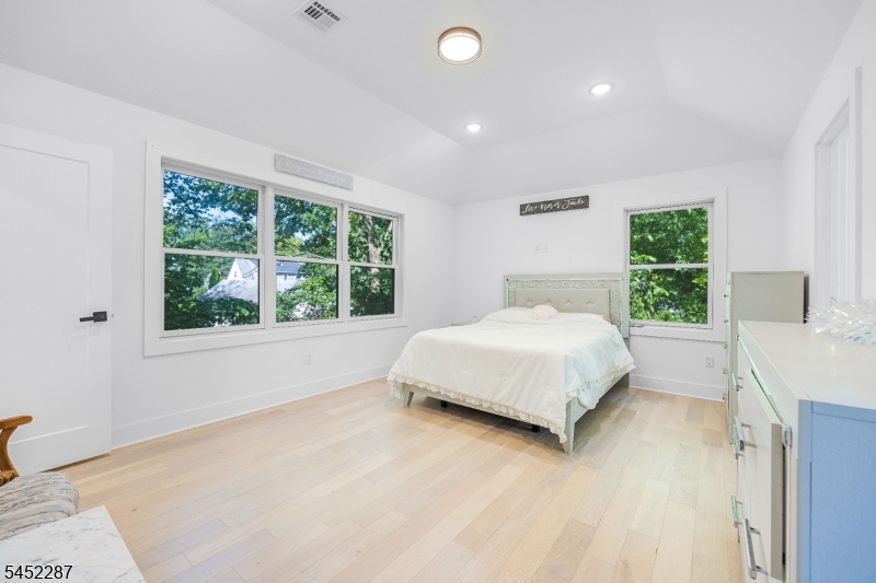 203 Queen Anne Rd