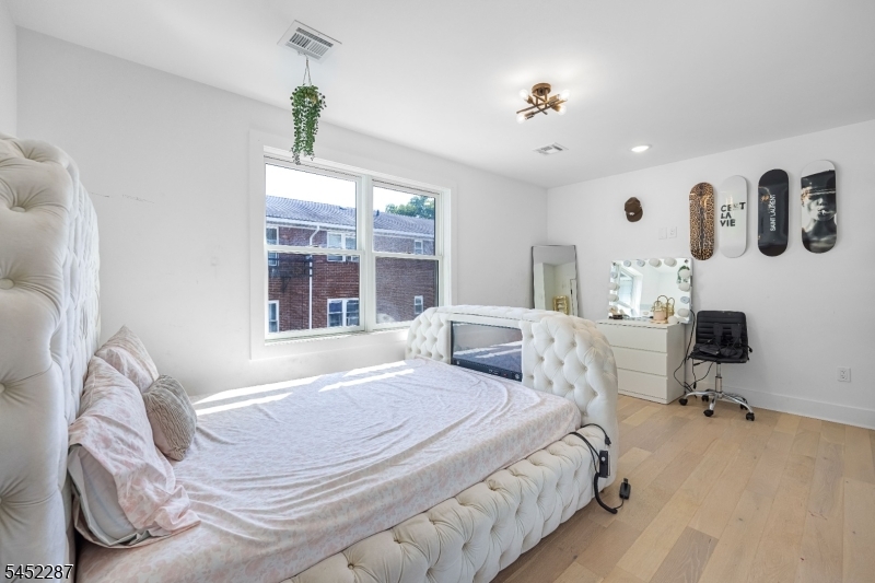 203 Queen Anne Rd