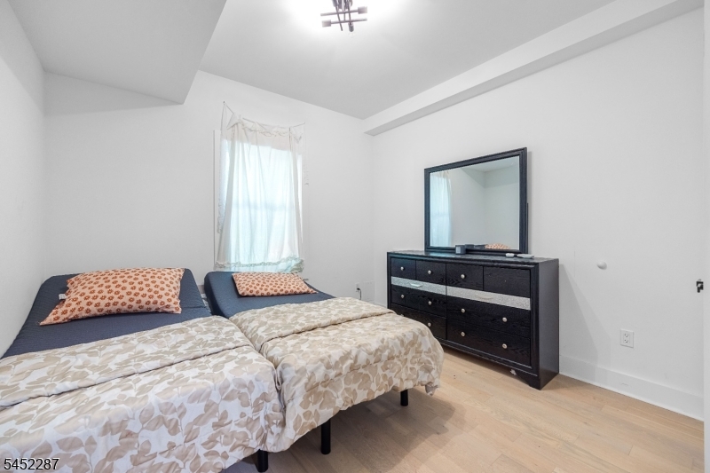 203 Queen Anne Rd