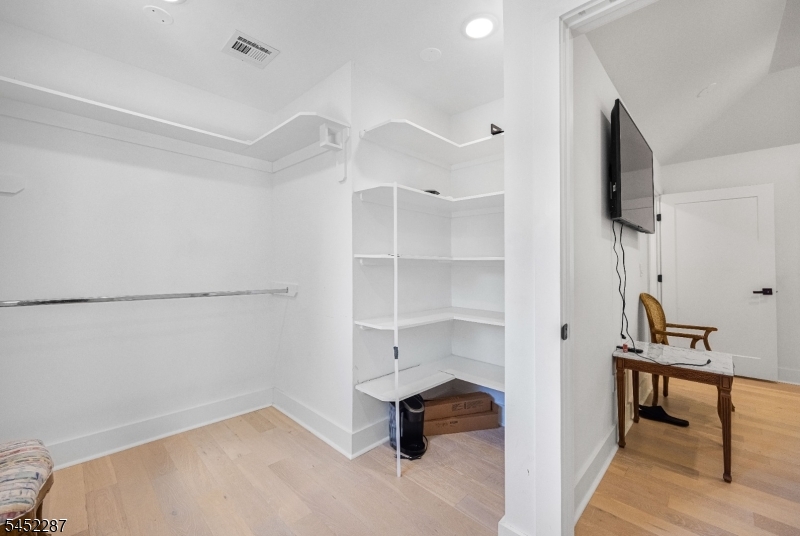 203 Queen Anne Rd