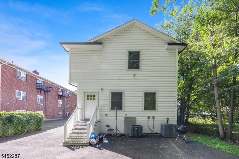 203 Queen Anne Rd