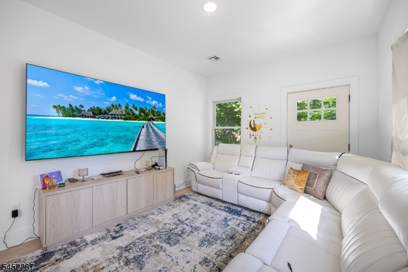 203 Queen Anne Rd