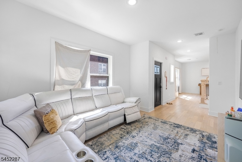 203 Queen Anne Rd