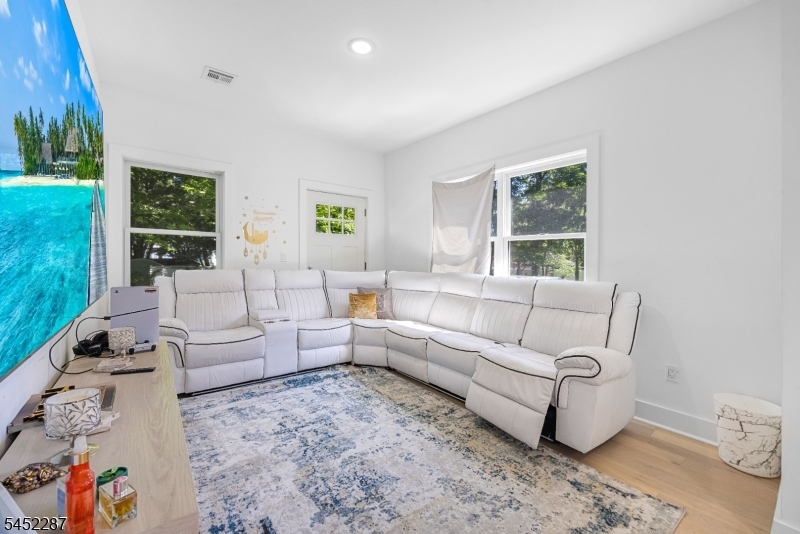 203 Queen Anne Rd