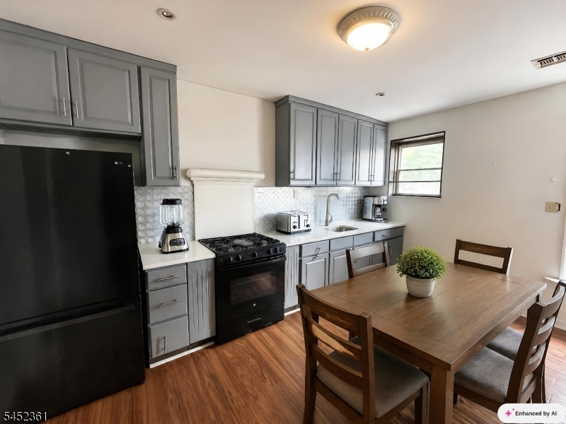 60 Oak Street