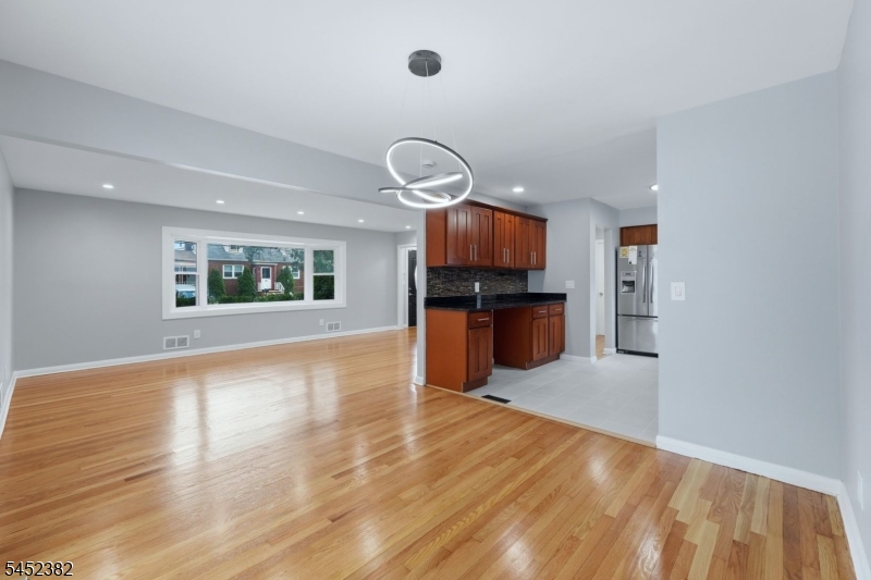 88 6Th St
