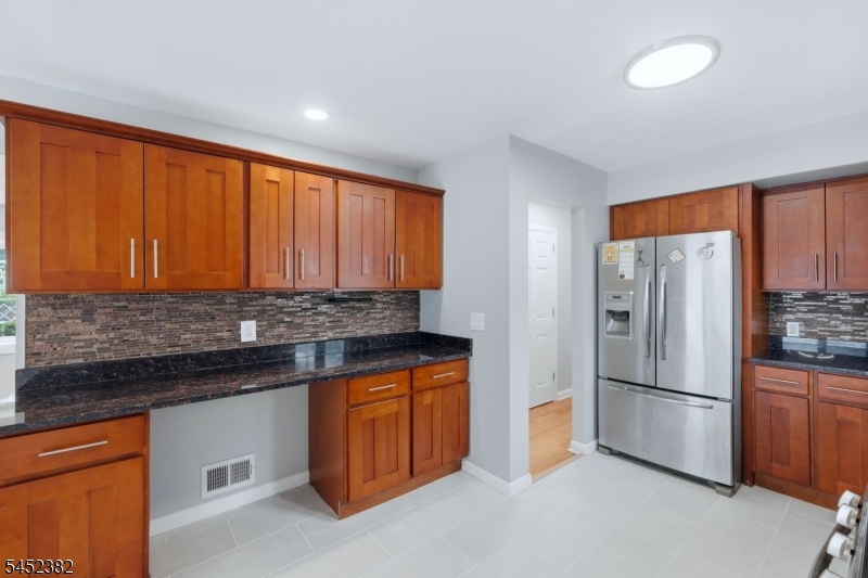 88 6Th St