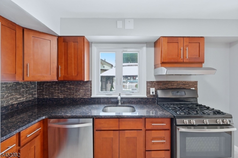 88 6Th St