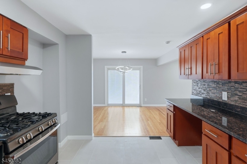 88 6Th St