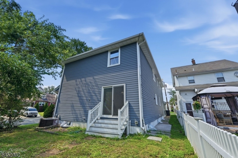 88 6Th St