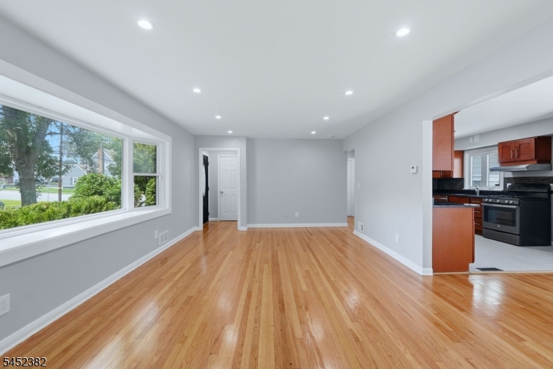 88 6Th St