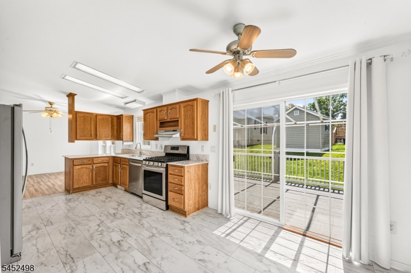 3 Lantern Ln