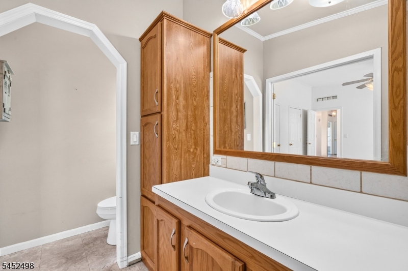 3 Lantern Ln