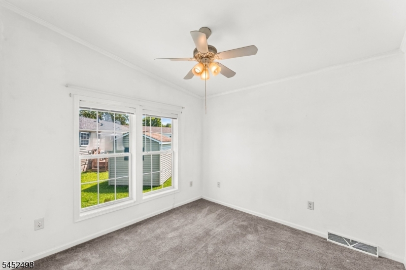3 Lantern Ln