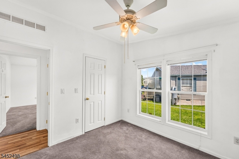 3 Lantern Ln