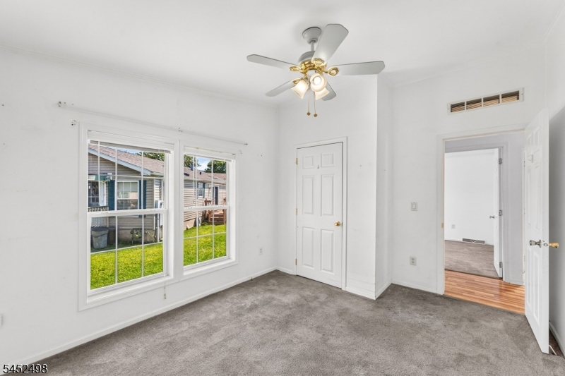 3 Lantern Ln