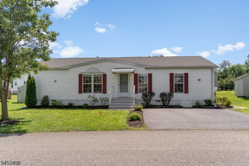 3 Lantern Ln