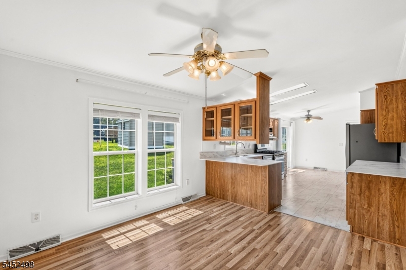 3 Lantern Ln