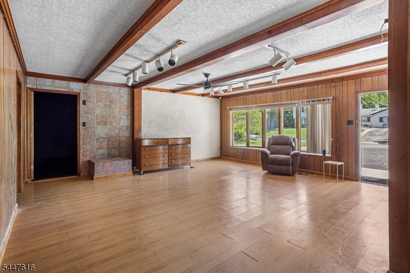 74 Country Club Rd