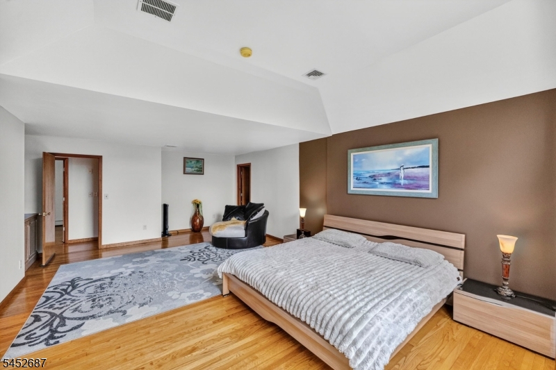 251 W Mountain Rd