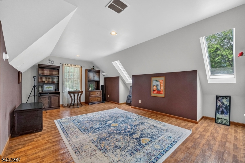 251 W Mountain Rd