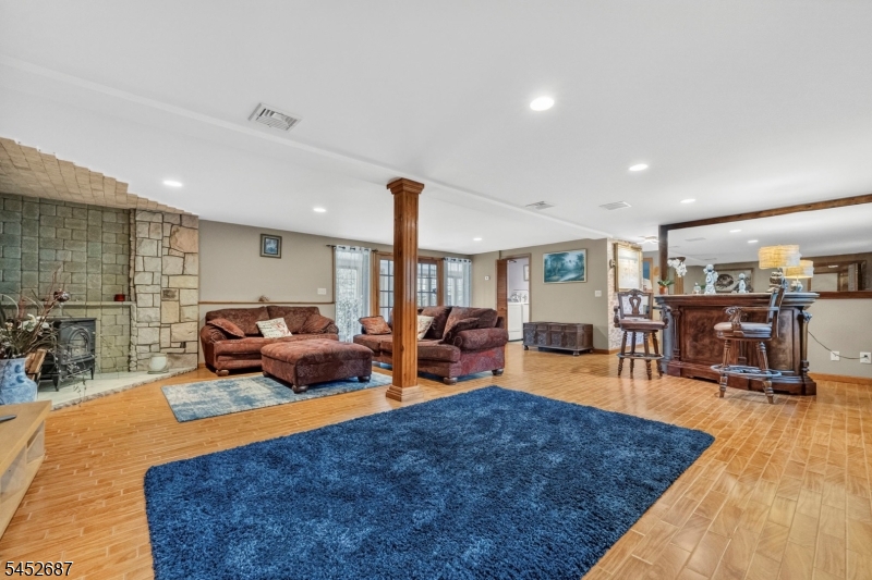 251 W Mountain Rd