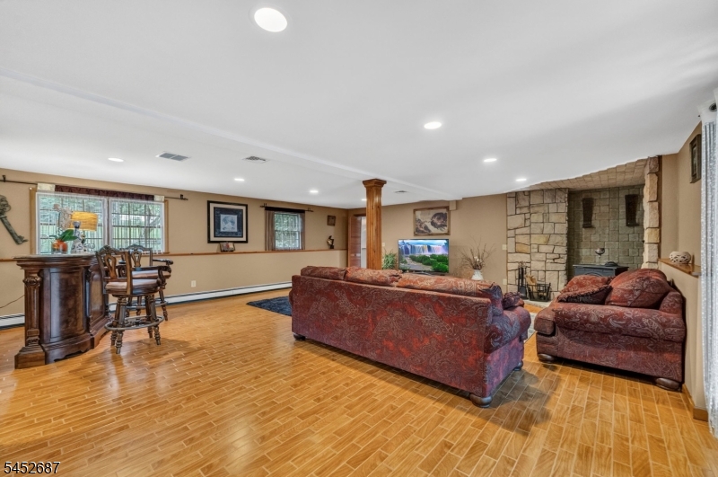 251 W Mountain Rd