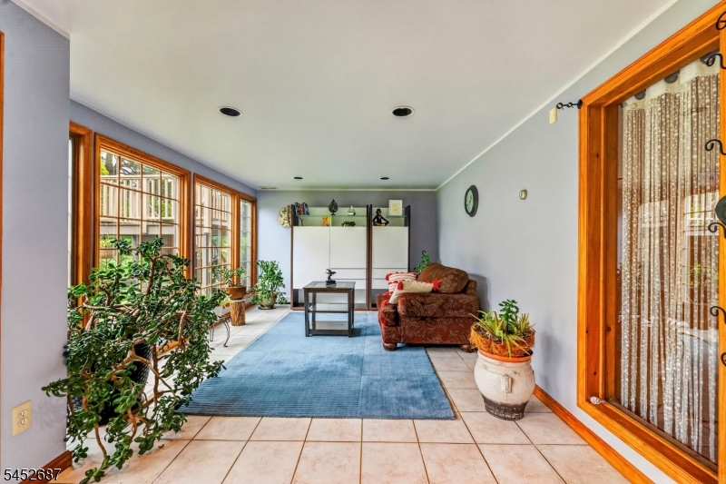 251 W Mountain Rd