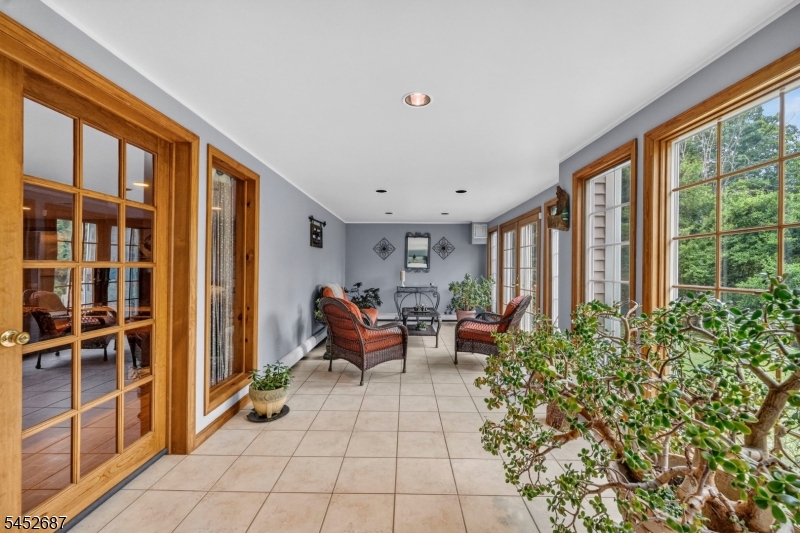 251 W Mountain Rd