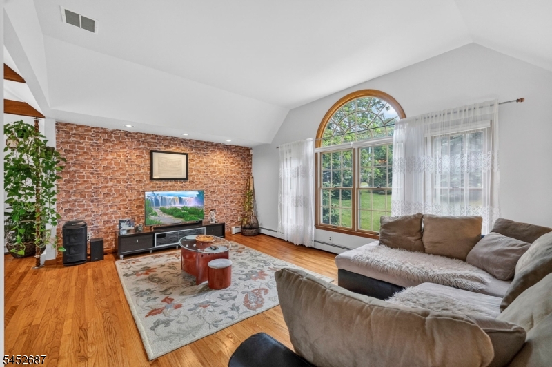 251 W Mountain Rd
