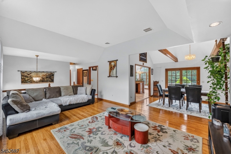 251 W Mountain Rd