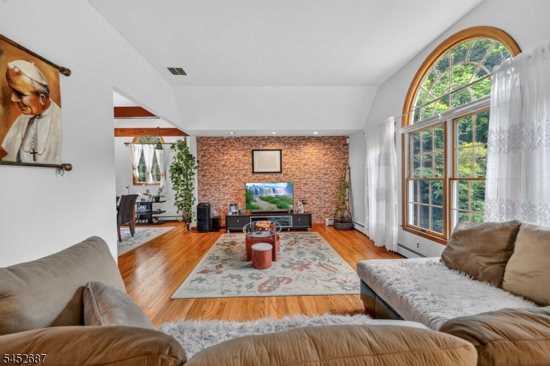 251 W Mountain Rd