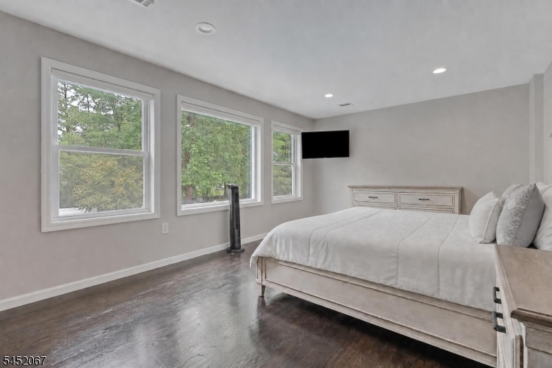 23 Douglas Dr