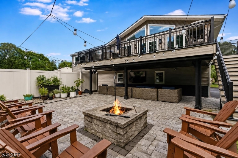 23 Douglas Dr