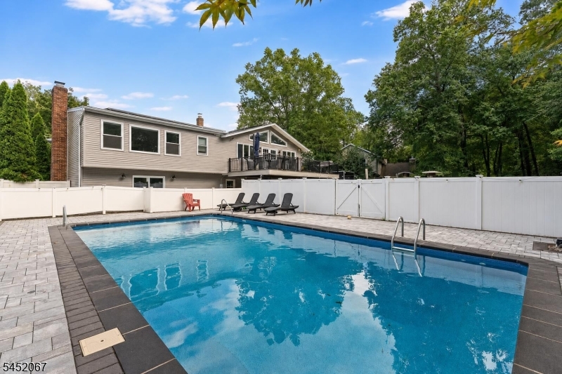23 Douglas Dr