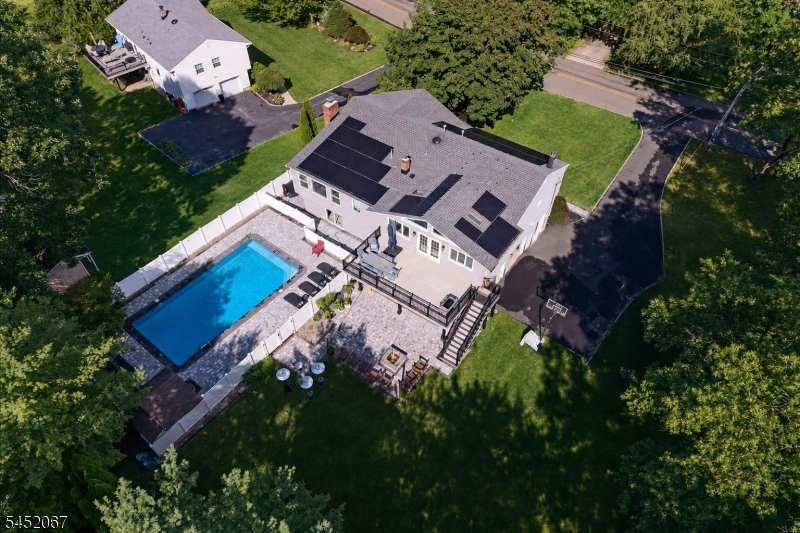23 Douglas Dr