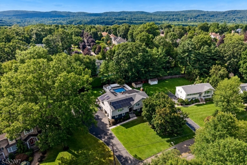 23 Douglas Dr