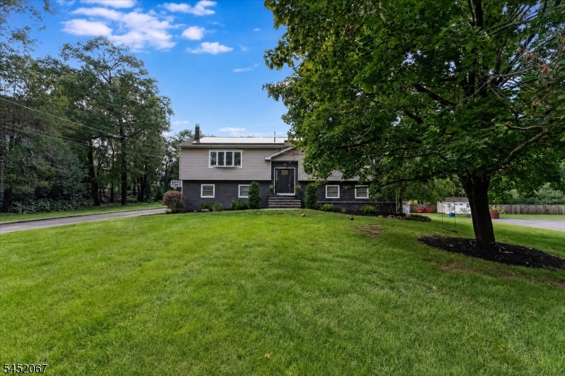 23 Douglas Dr