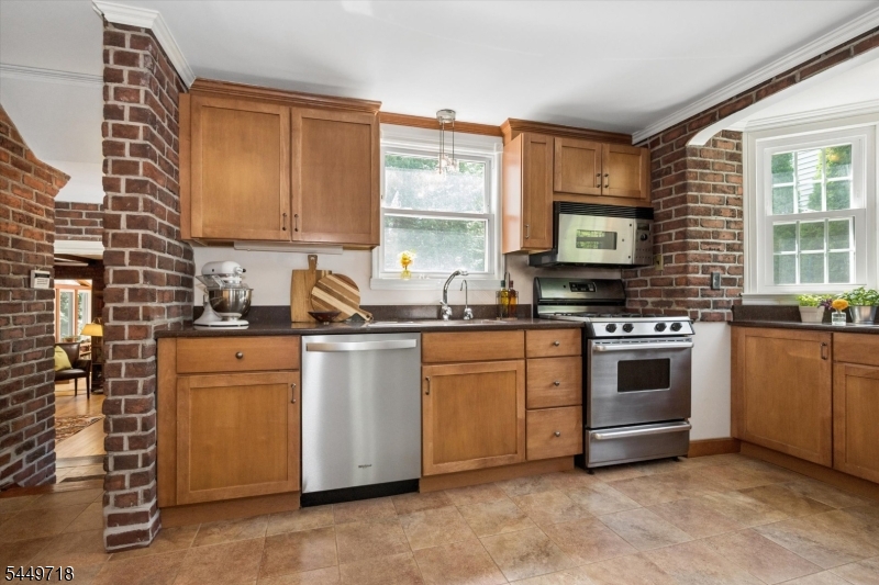 47 Fairview Ave